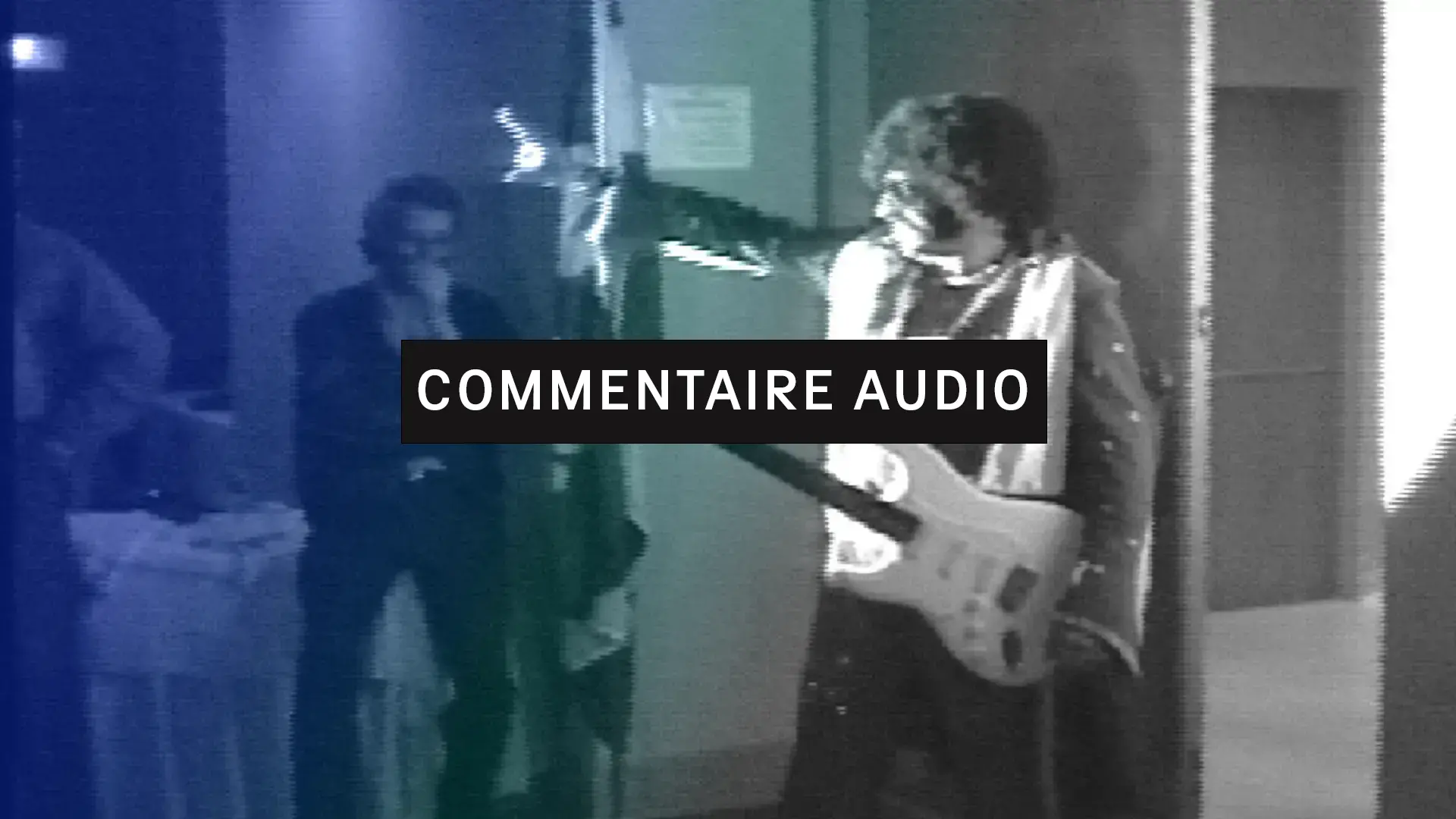 Elvis Gratton, président du comité des intellectuels pour le non (Commentaire audio)- réal. Pierre Falardeau et Julien Poulin, Julien Poulin habillé à la manière d'Elvis Presley